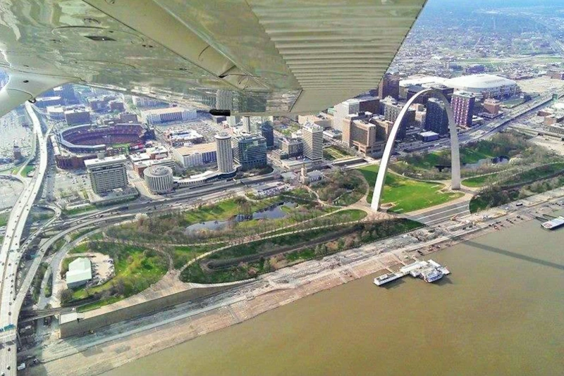 Discovery flight over the St. Louis Arch